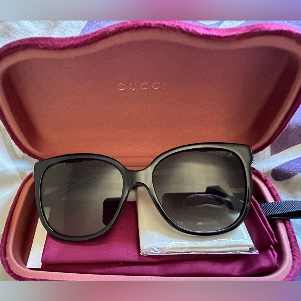 GUCCI 
Acetate Sunglasses GG0507S Black